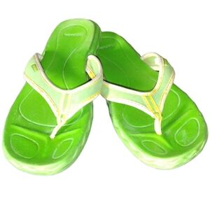 Vintage Y2K Green & Yellow Waterproof Flip Flops Comfort Beach Sandals Size 8 9